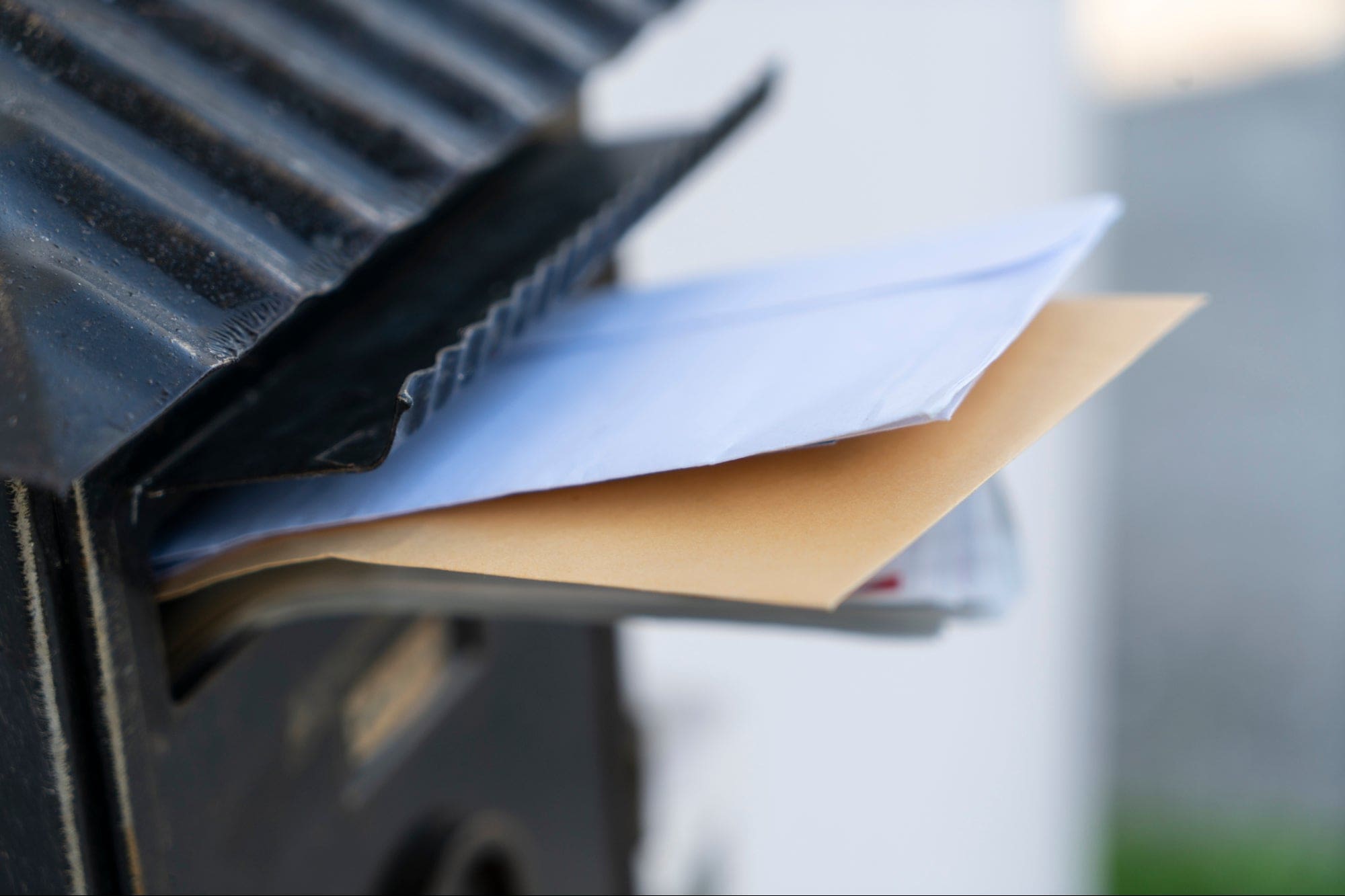 How Direct Mail Brochures Can Help Grow Your Business Easily?